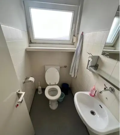 Doppelzimmer In Stuttgart, Wifi & Tv *
