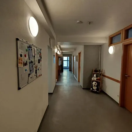 Homestay Doppelzimmer In Stuttgart, Wifi & Tv *