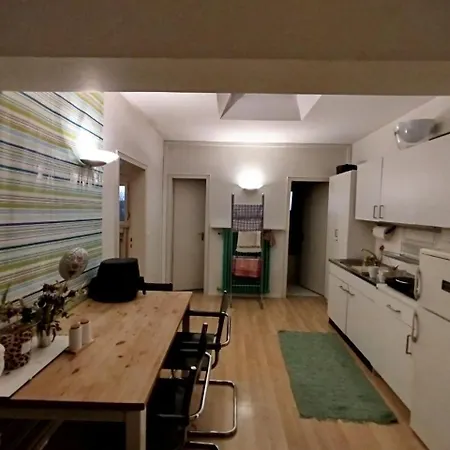 Privatunterkunft Doppelzimmer In Stuttgart, Wifi & Tv *