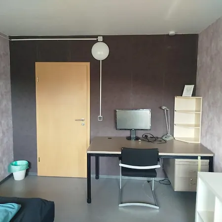 Privatunterkunft Doppelzimmer In Stuttgart, Wifi & Tv